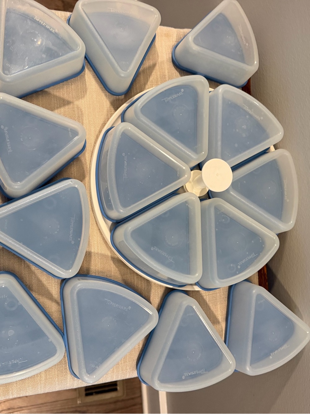 Tupperware Spice Containers Triangular W/ Carousel 15 - Picture 3 of 8
